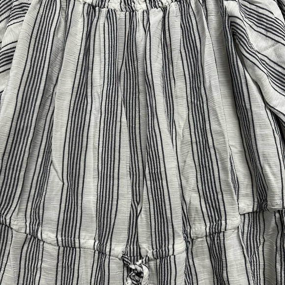 Abercrombie & Fitch White and Blue Smocked Flutter Sleeve Blouse - Picture 5 of 8